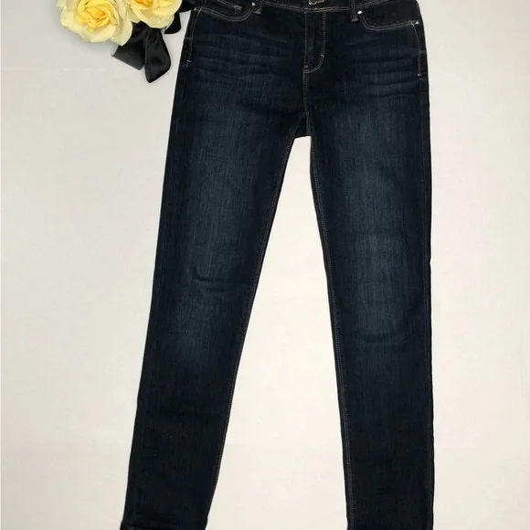 ⭐️NEW⭐️White House Black Market (WHBM) The Slim Leg Blue Jeans - Picture 2 of 10